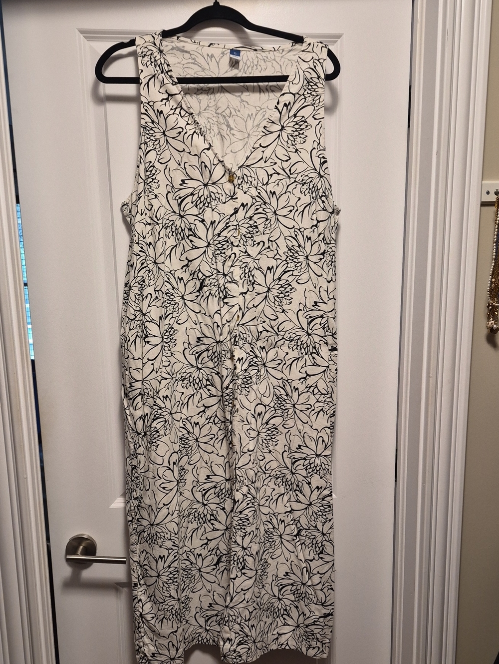 Sleeveless Floral V-Neck Maxi in Cream and Black